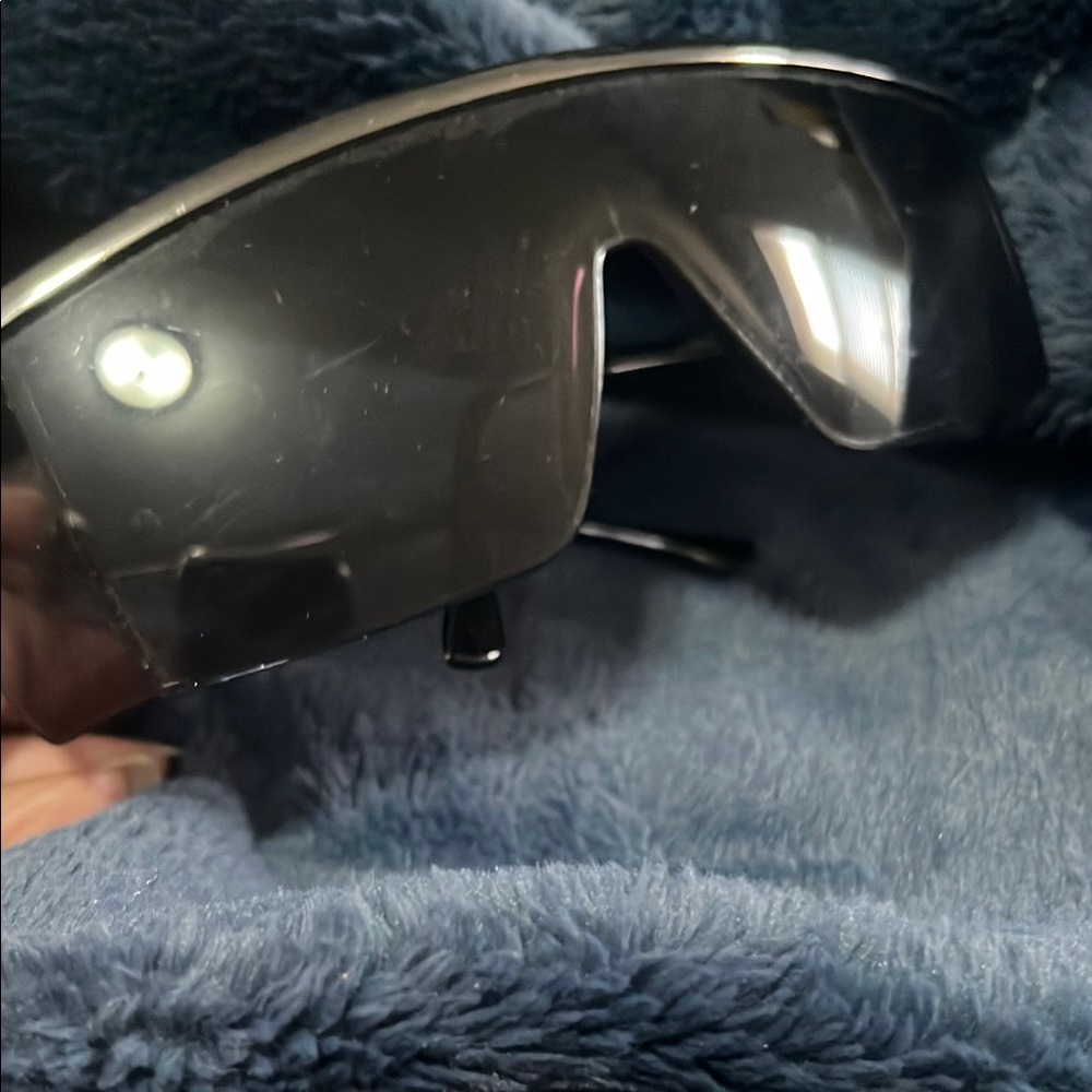 Sleek Black Protective Eyewear with Modern Design